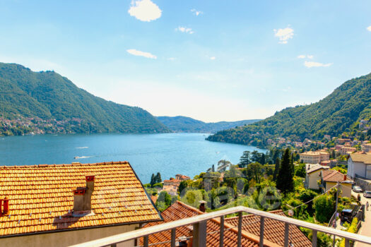 Modern villa with lake view in Moltrasio