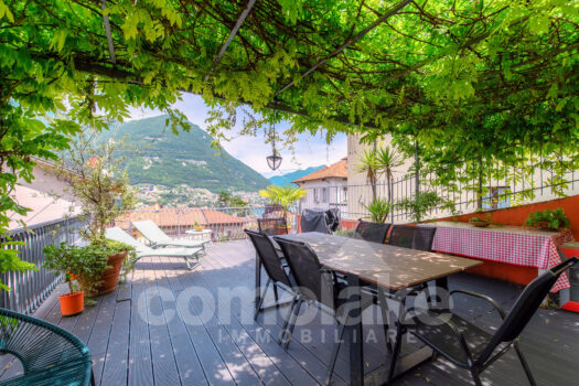 Lake house with garden in Torno