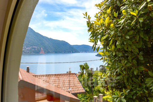 Modern villa with lake view in Moltrasio