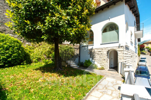 Modern villa with lake view in Moltrasio