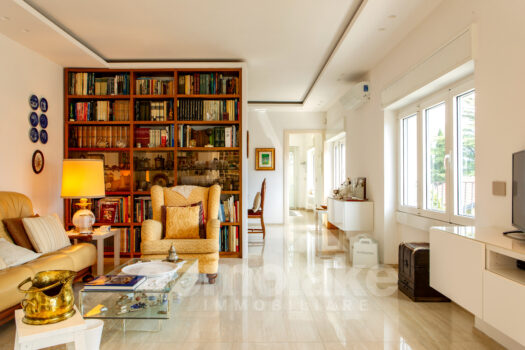 Modern villa with lake view in Moltrasio