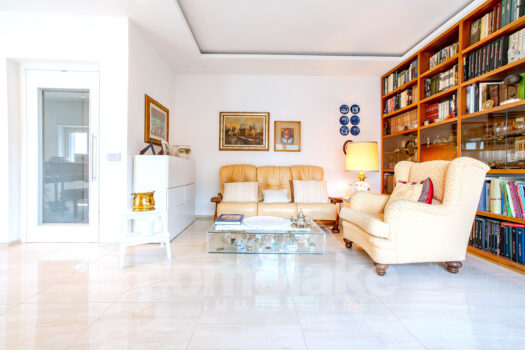 Modern villa with lake view in Moltrasio
