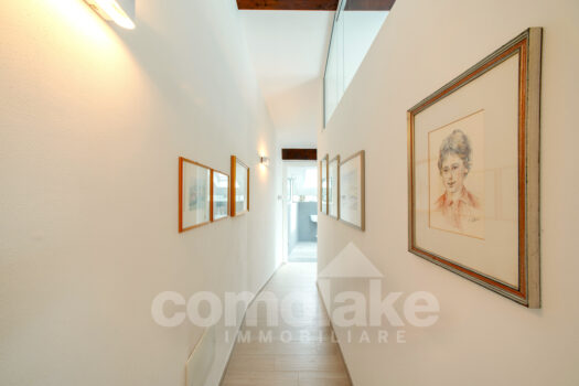 Modern villa with lake view in Moltrasio