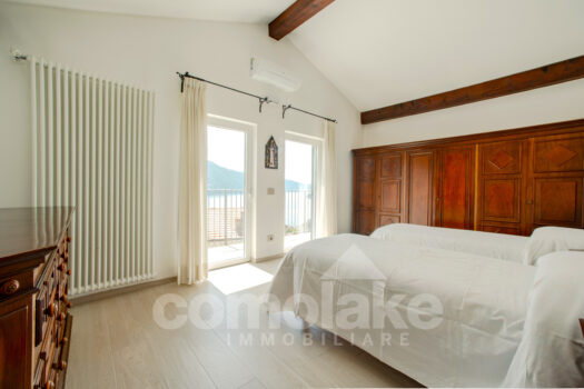 Modern villa with lake view in Moltrasio