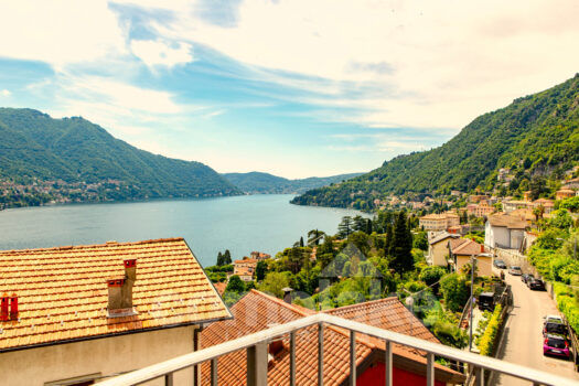 Modern villa with lake view in Moltrasio