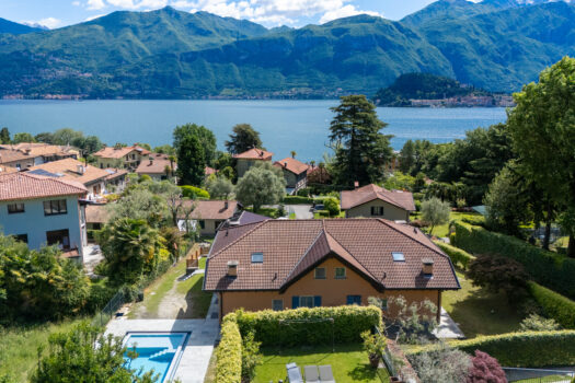 Villa with a garden in Griante – lake view