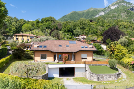 Villa with a garden in Griante – lake view