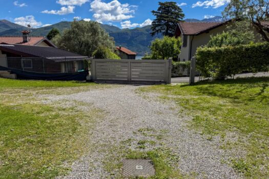 Villa with a garden in Griante – lake view
