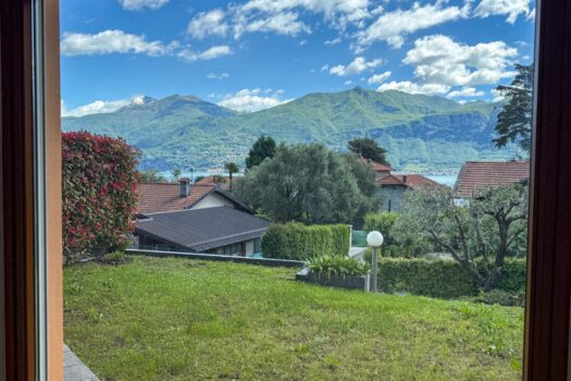 Villa with a garden in Griante – lake view