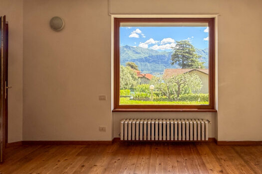 Villa with a garden in Griante – lake view