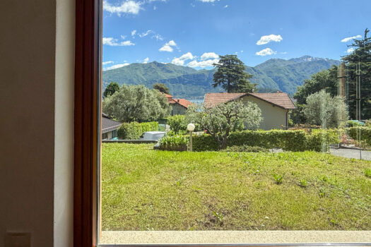 Villa with a garden in Griante – lake view