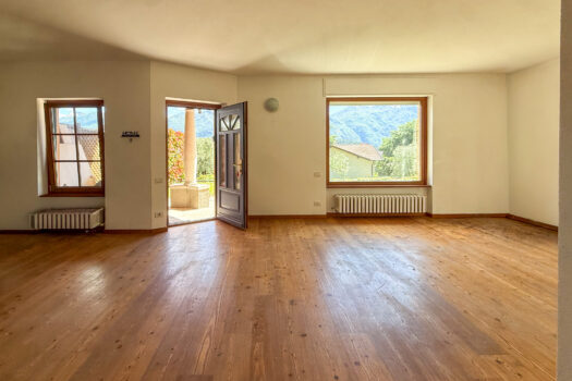 Villa with a garden in Griante – lake view