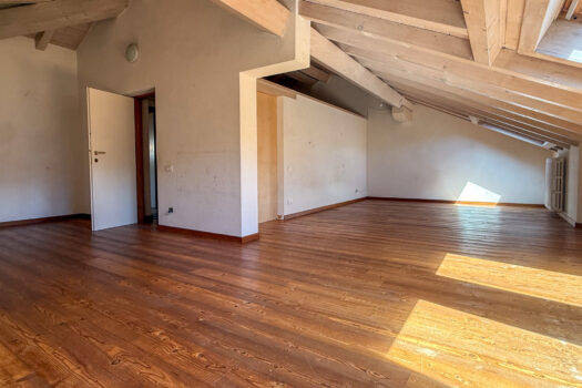 Villa with a garden in Griante – lake view