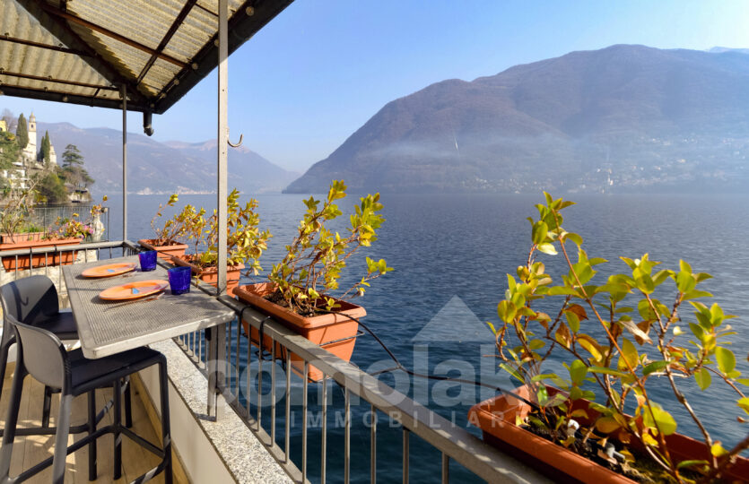 Historic house directly on the lake with terrace in Laglio