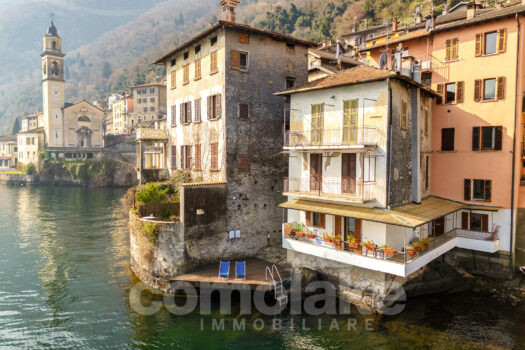 Historic house directly on the lake with terrace in Laglio