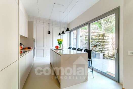Detached house with a garden and lake view in Carate Urio
