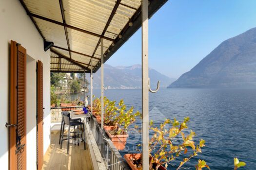 Historic house directly on the lake with terrace in Laglio