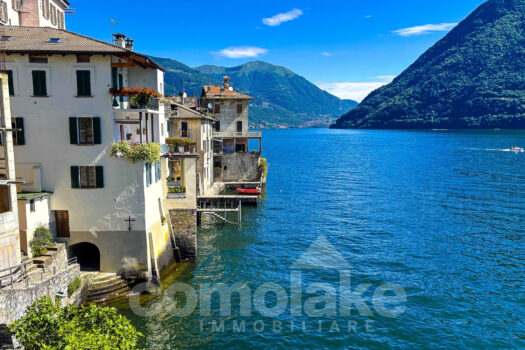 Historic house directly on the lake with terrace in Laglio