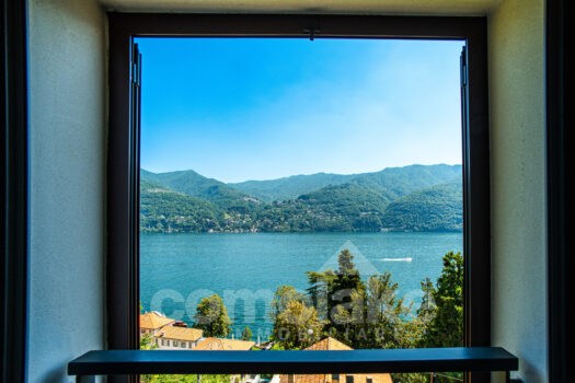 Detached house with a garden and lake view in Carate Urio