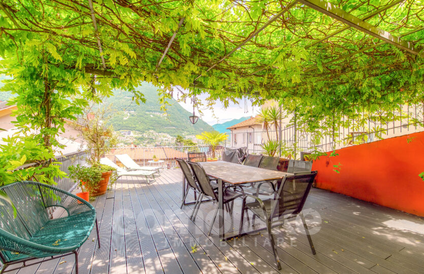 Lake house with garden in Torno