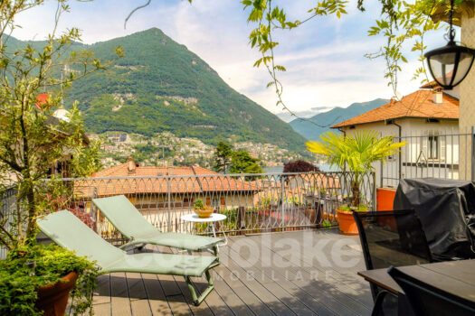 Lake house with garden in Torno