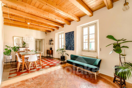 Lake house with garden in Torno