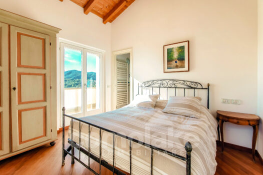 Modern villa with garden and lake view in Cernobbio