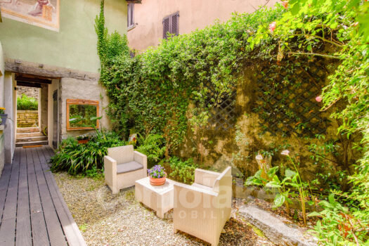Lake house with garden in Torno