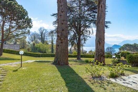 Menaggio β Two one-bedroom apartments with lake views in a residence featuring a historic park