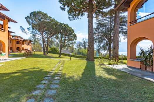 Menaggio β Two one-bedroom apartments with lake views in a residence featuring a historic park