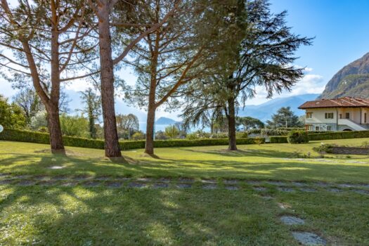 Menaggio β Two one-bedroom apartments with lake views in a residence featuring a historic park