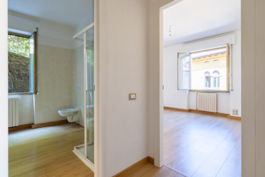 Apartment in the centre of Menaggio – with parking space