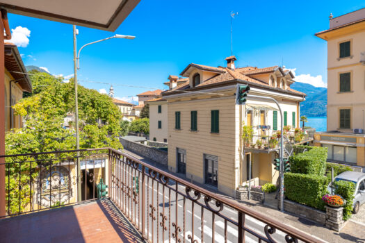 Apartment in the centre of Menaggio – with parking space