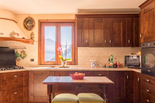 Independent house with a lake view in Argegno