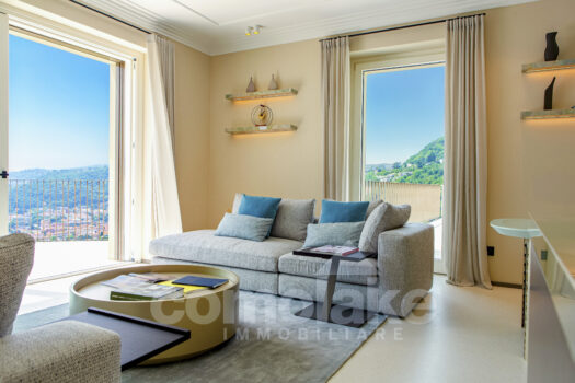 Exclusive apartment in a period villa with a terrace overlooking the lake in Cernobbio