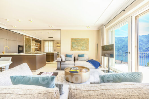 Exclusive apartment in a period villa with a terrace overlooking the lake in Cernobbio