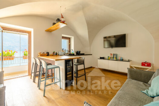 Historic house directly on the lake with terrace in Laglio