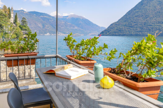Historic house directly on the lake with terrace in Laglio