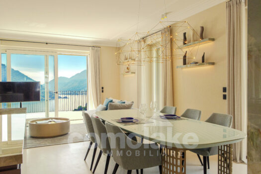 Exclusive apartment in a period villa with a terrace overlooking the lake in Cernobbio