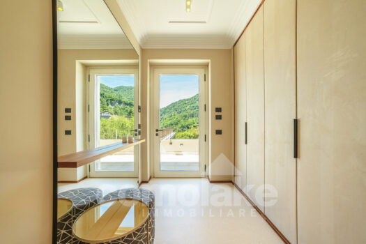 Exclusive apartment in a period villa with a terrace overlooking the lake in Cernobbio