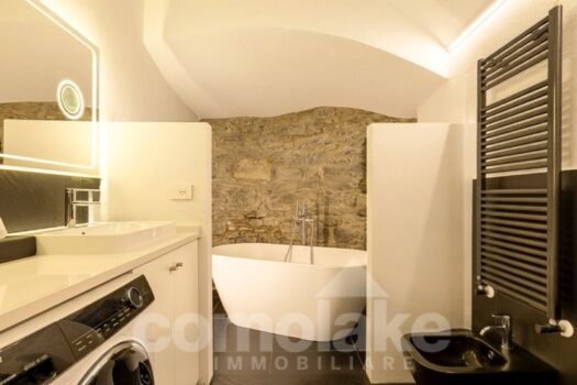Historic house directly on the lake with terrace in Laglio