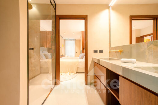 Exclusive apartment in a period villa with a terrace overlooking the lake in Cernobbio
