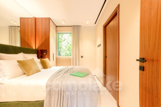 Exclusive apartment in a period villa with a terrace overlooking the lake in Cernobbio