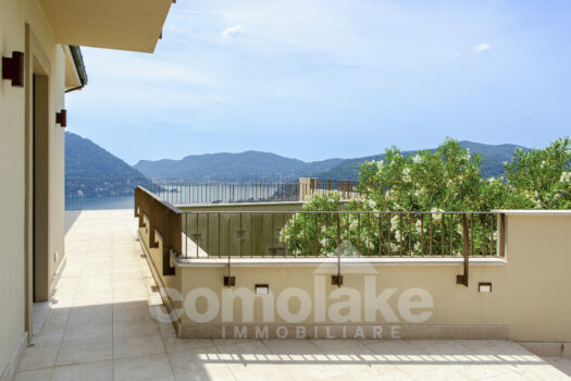 Exclusive apartment in a period villa with a terrace overlooking the lake in Cernobbio