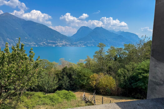 Stone cottage with spectacular lake views in San Siro