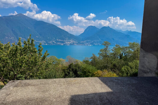 Stone cottage with spectacular lake views in San Siro