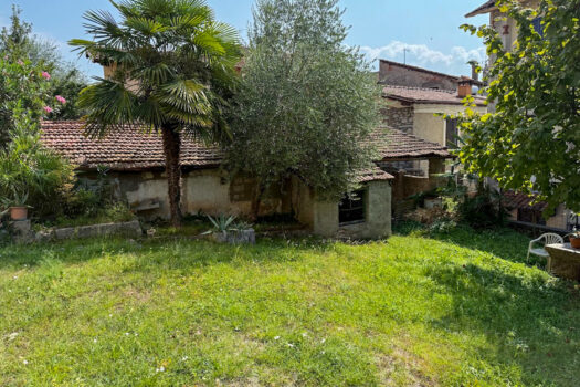 Apartment in a historic villa with a garden in Tremezzina