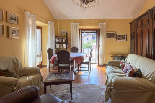 Flat with garage in the centre of Menaggio with lake views