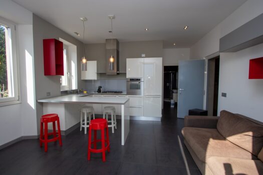 Spacious and refurbished two-room flat with lake views in Griante