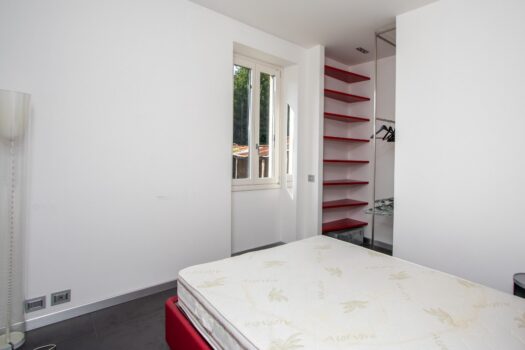Spacious and refurbished two-room flat with lake views in Griante